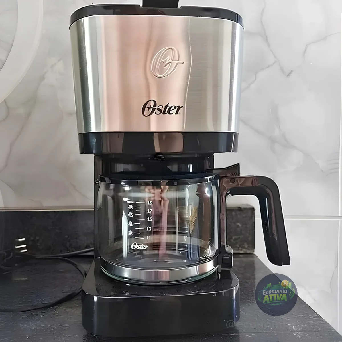 Oster Cafeteira Oster Inox Compacta 0,75L, OCAF300, 220V