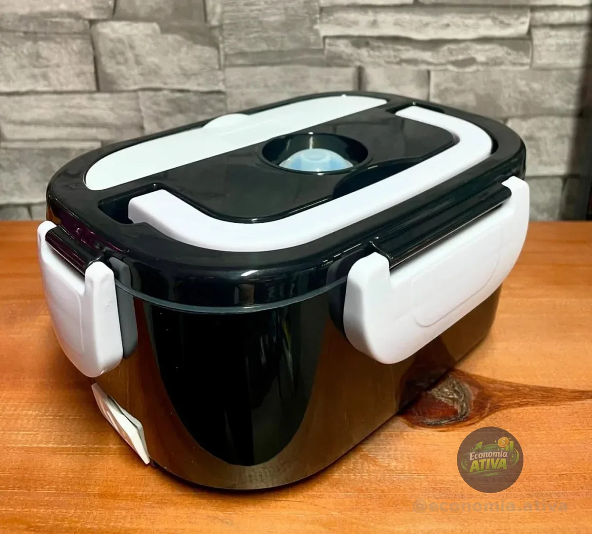Marmita Elétrica Woosh Preta 1.5 L Bivolt para Carro e Casa