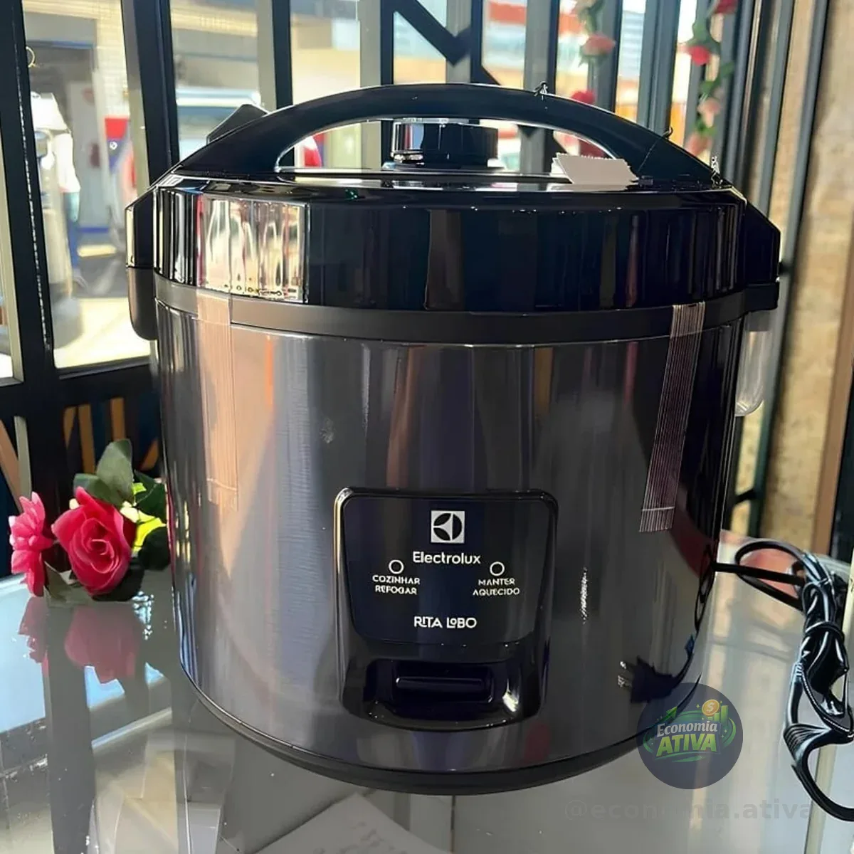 Electrolux Panela Elétrica Electrolux vapor arroz capacidade 2L 6 Xícaras 2 em 1 ERC10