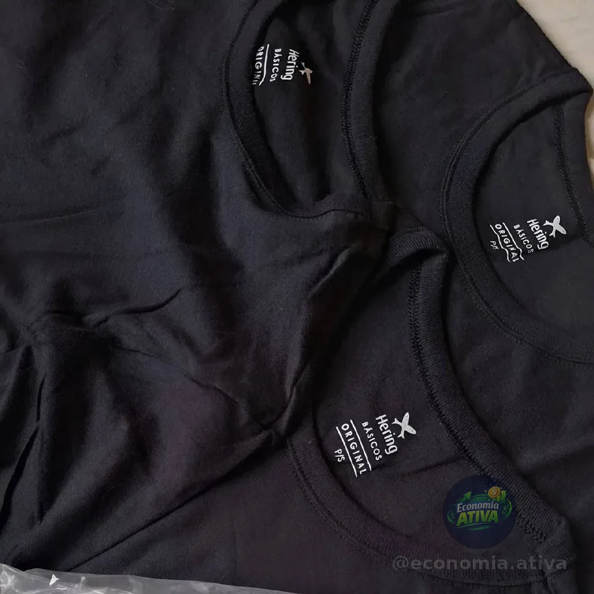 Kit Com 3 Camisetas Masculinas Básicas Slim Cor Preto Hering Preto Lisa P