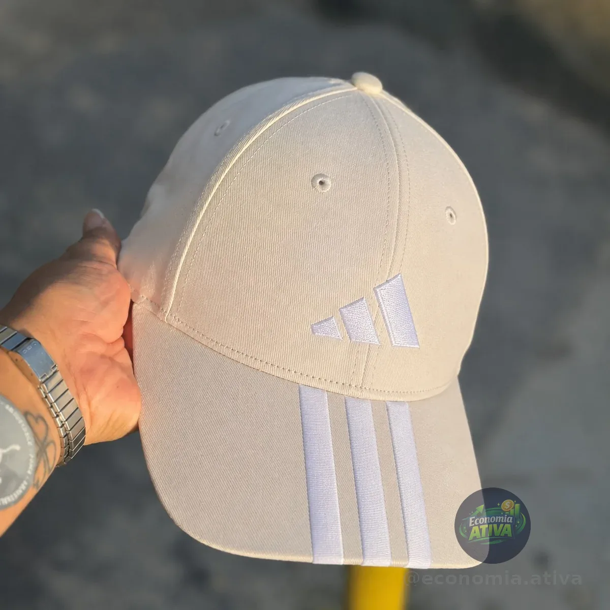 Boné Baseball Três Listras New Logo adidas Bege M