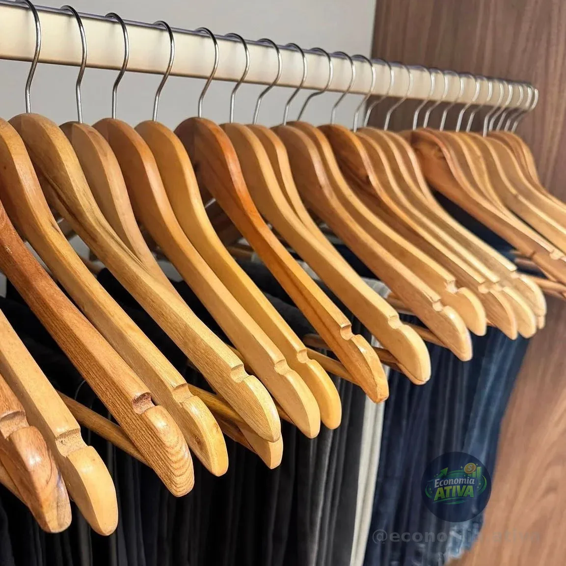 Kit 30 Cabides Madeira Premium 45cm Adulto Closet Madeira
