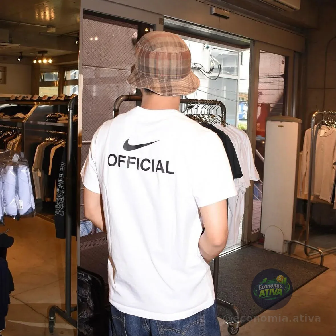 Camiseta Nike Sportswear Official Masculina