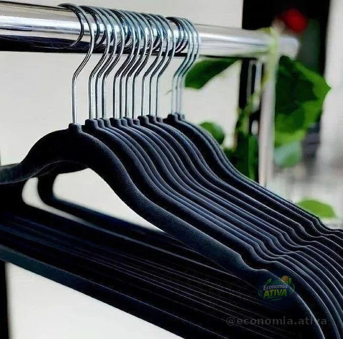 Kit 50 Cabides Veludo De Roupa Antideslizante