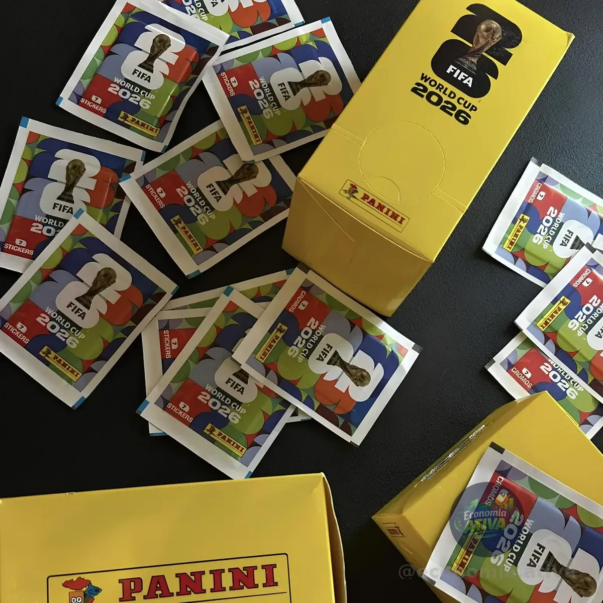 Kit com 100 Envelopes (700 Figurinhas) Copa do Mundo 2026 Panini