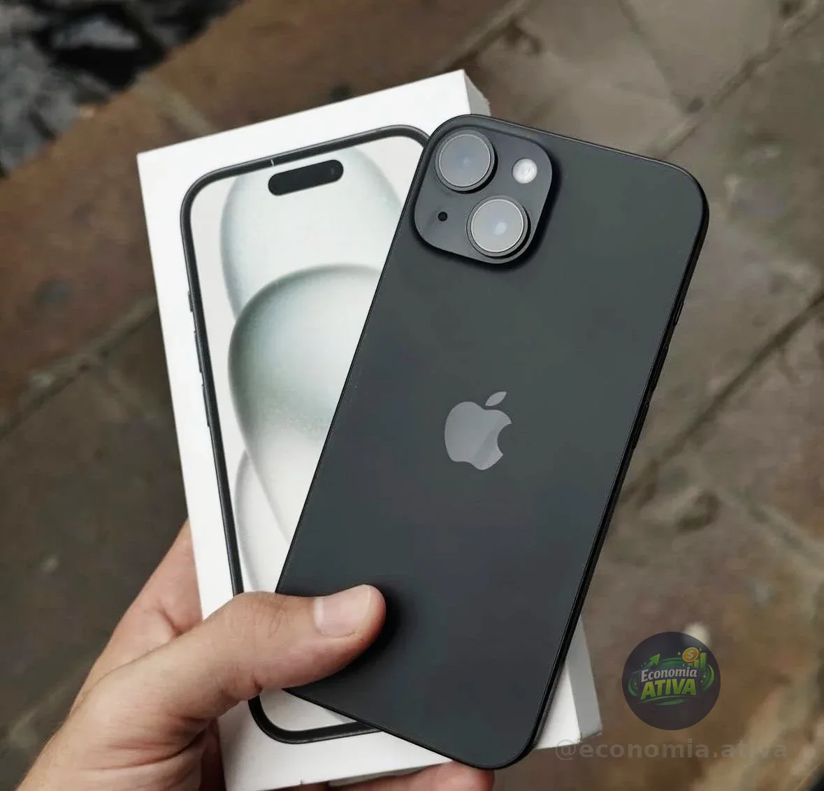 Apple iPhone 15 (256 GB) — Preto