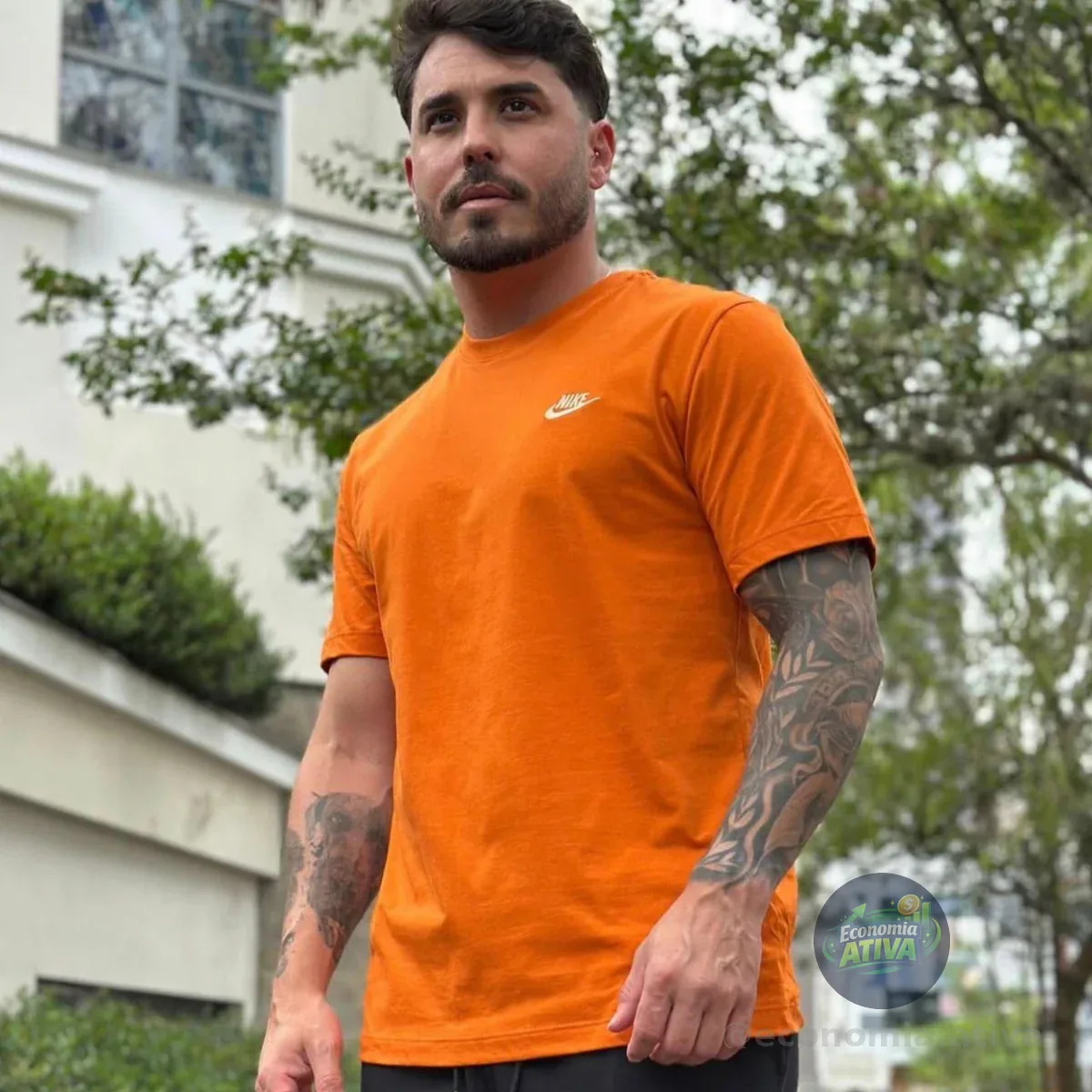 Camiseta Nike Sportswear Club (P e M)
