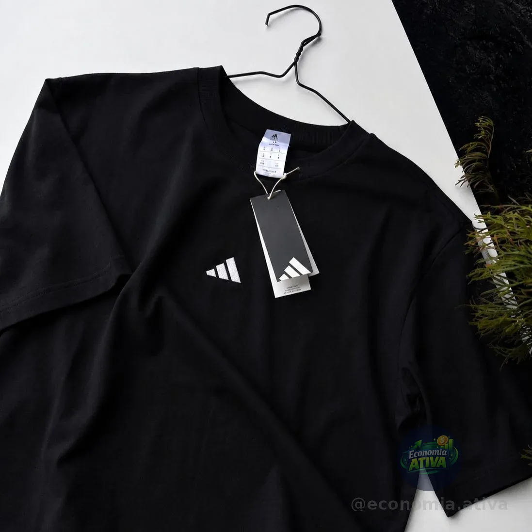 Camiseta Adidas Small Logo Masculina