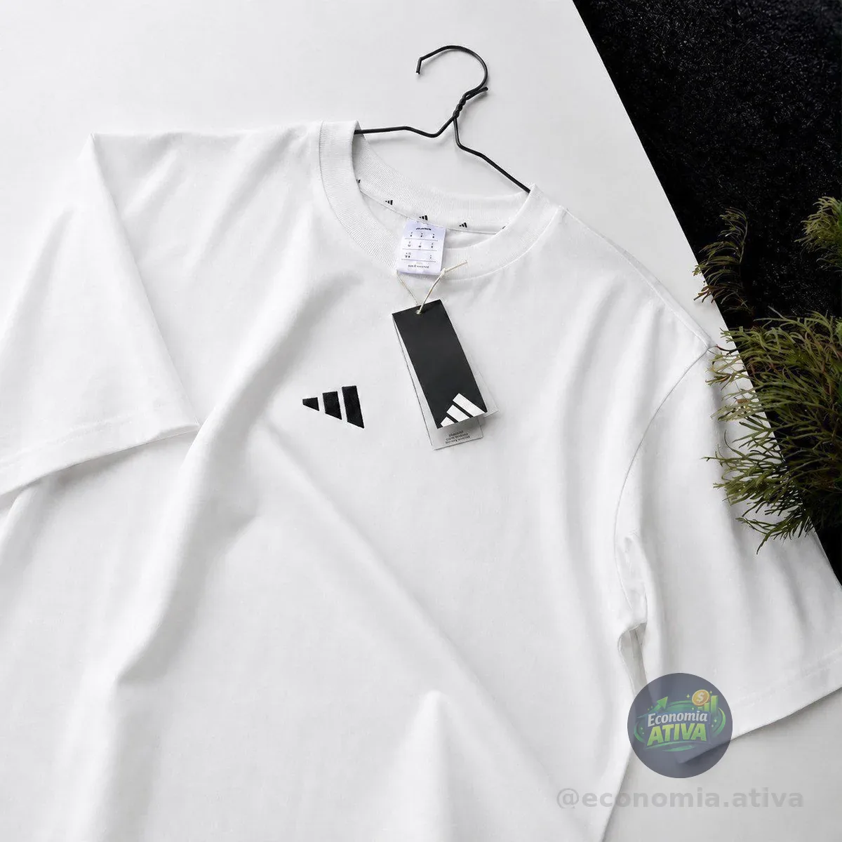 Camiseta Essentials Small Logo