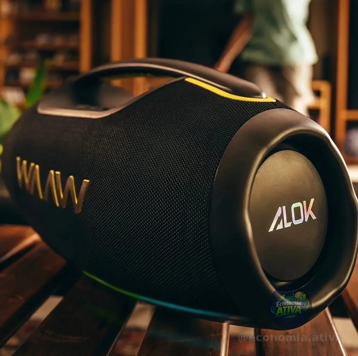 Caixa De Som Boombox Waaw By Alok Hyperboom 1000 l