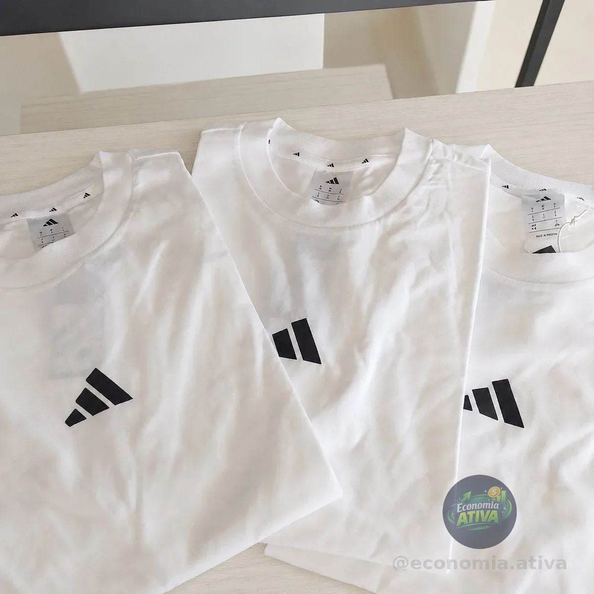 Camiseta Algodão Essentials Small Logo adidas