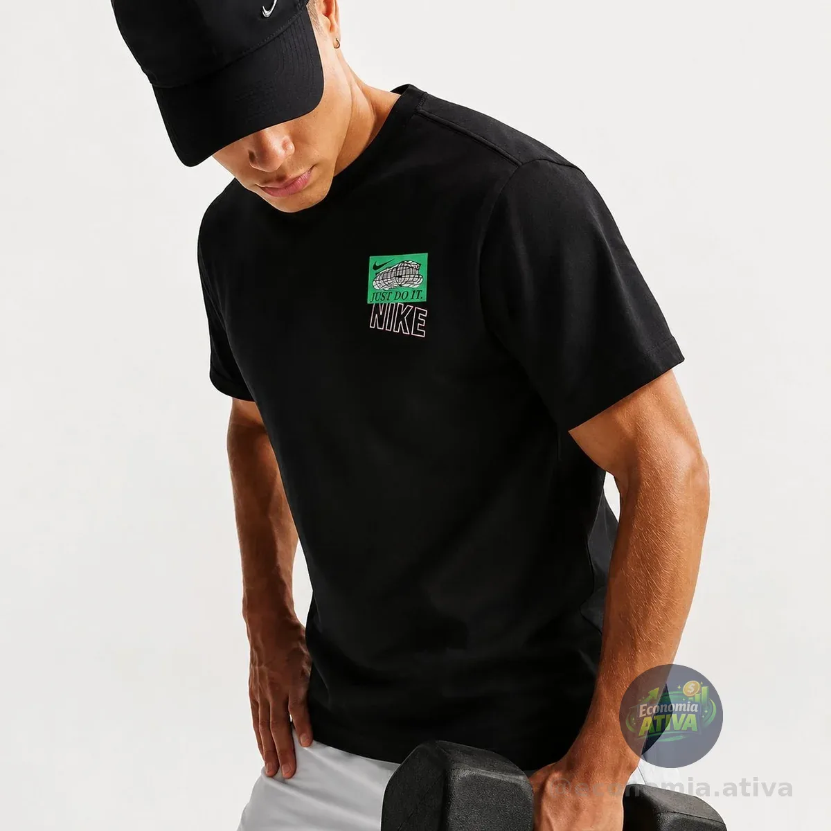 Camiseta Nike Train Stickers
