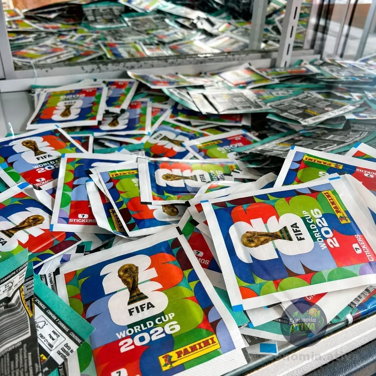 Kit com 60 Pacotes (420 figurinhas) Copa do Mundo 2026 Panini