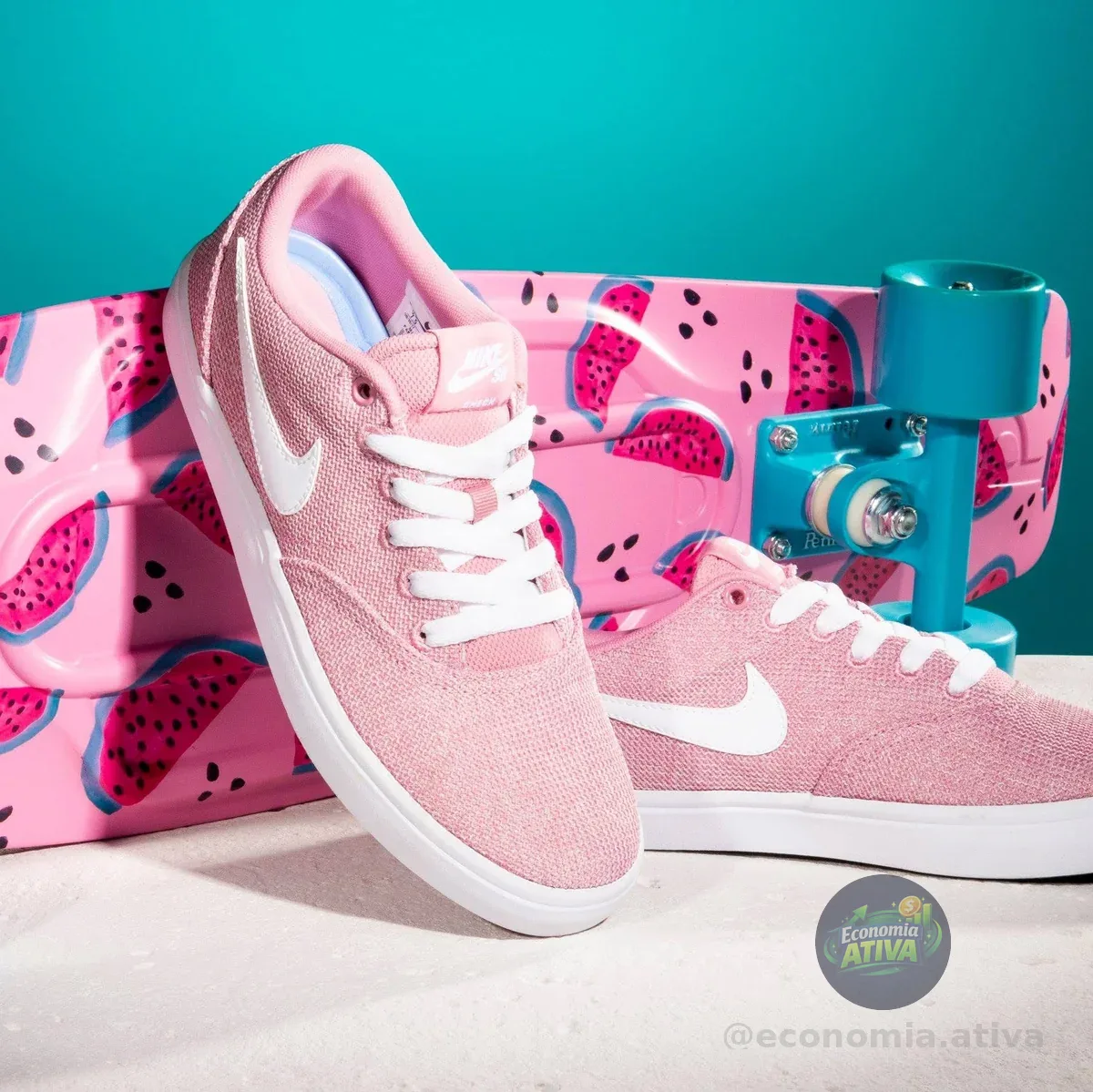 Tênis Nike Charge Suede Feminino