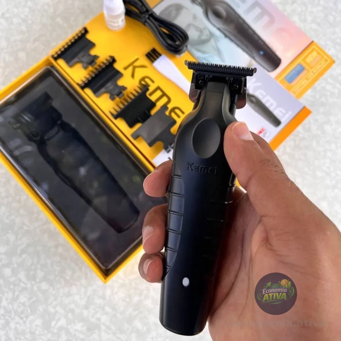 Máquina De Acabamento Corta Cabelo Kemei