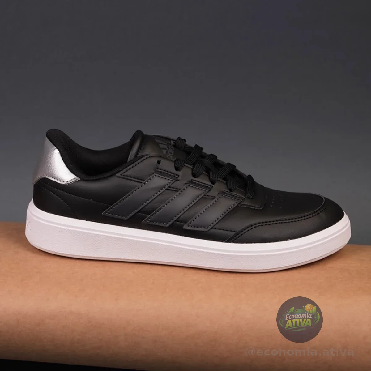 Tênis Courtblock adidas (34 a 37)