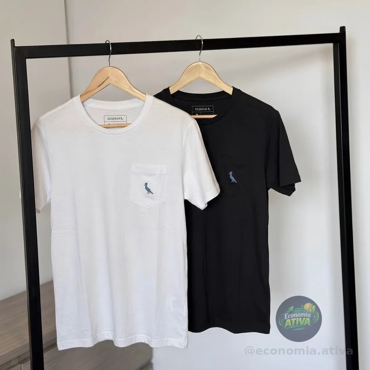 Kit 2 Camisetas com Bolso Reserva