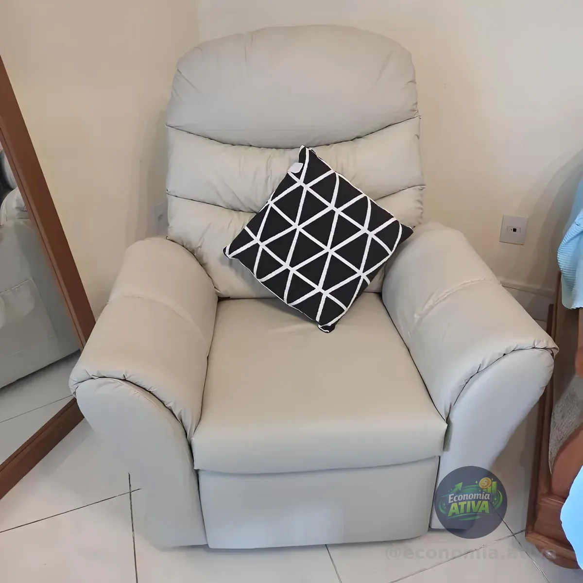 Poltrona Reclinável E Retrátil Papai