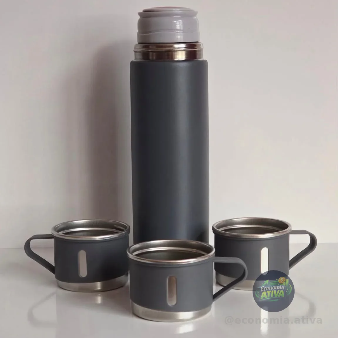 Kit Garrafa Térmica Vacuum Bottle Inox 500ml + 3 Xícaras (6 cores)