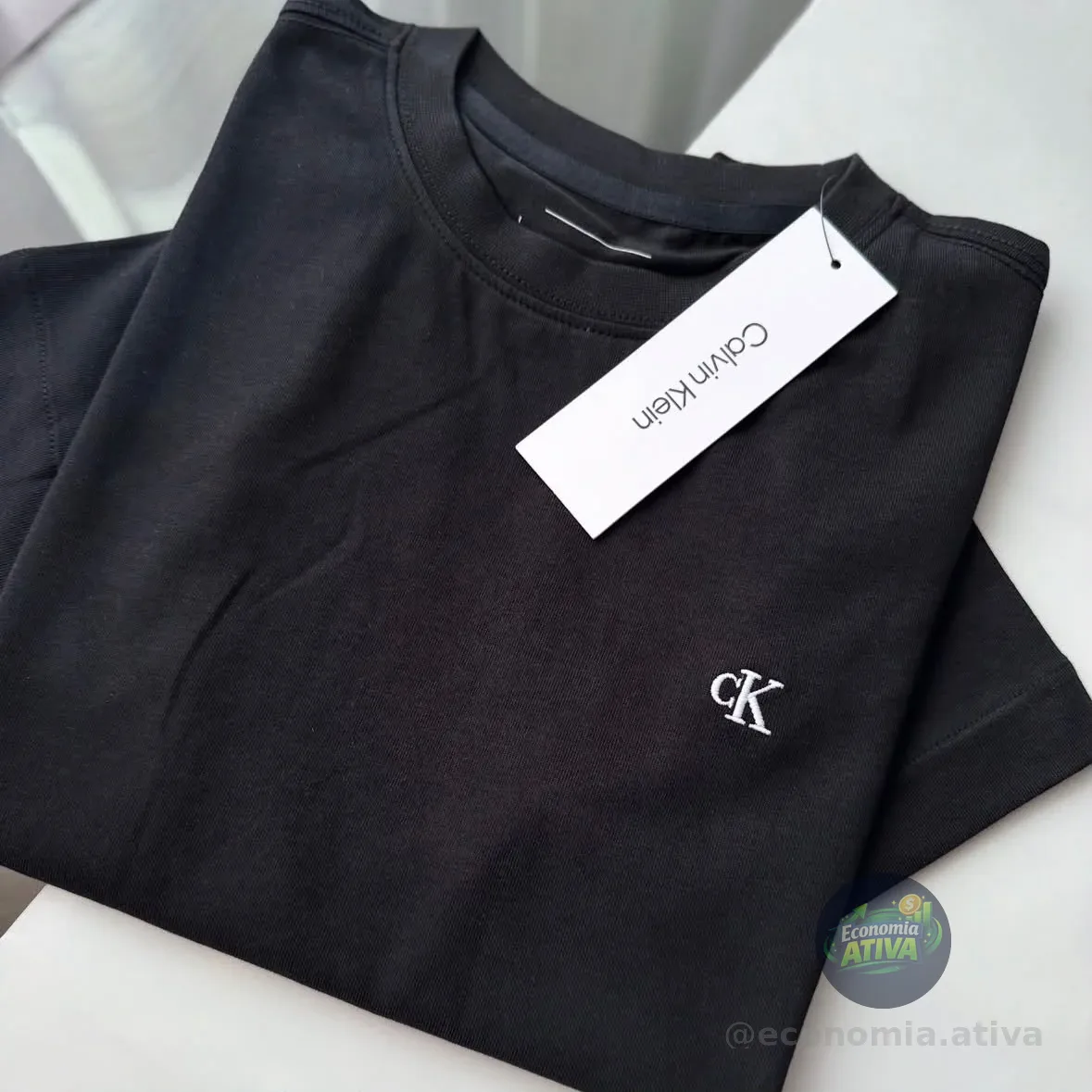 Camiseta Calvin Klein Bordado