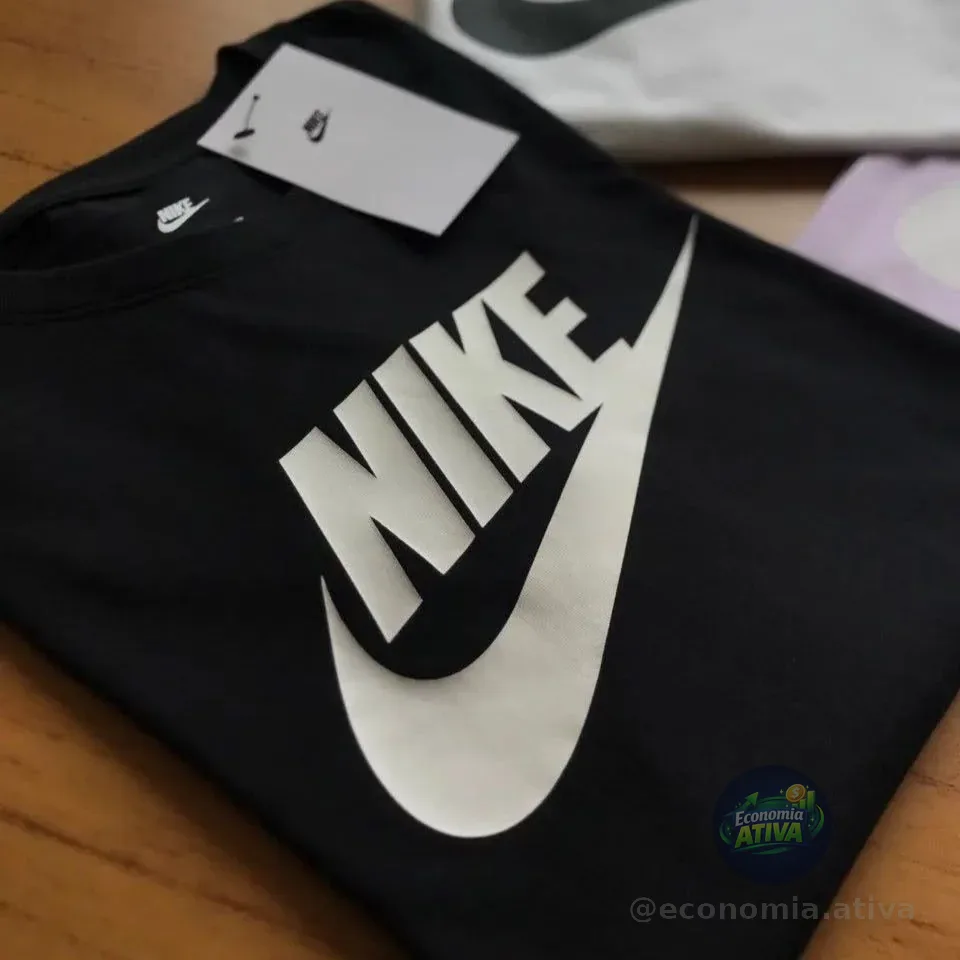 Camiseta Nike Sportswear Icon Futura