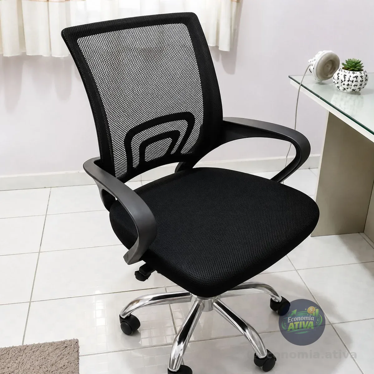 Cadeira de Escritório Secretária Base Cromada com Rodinha Fortt Lisboa Preta - CSF02-P