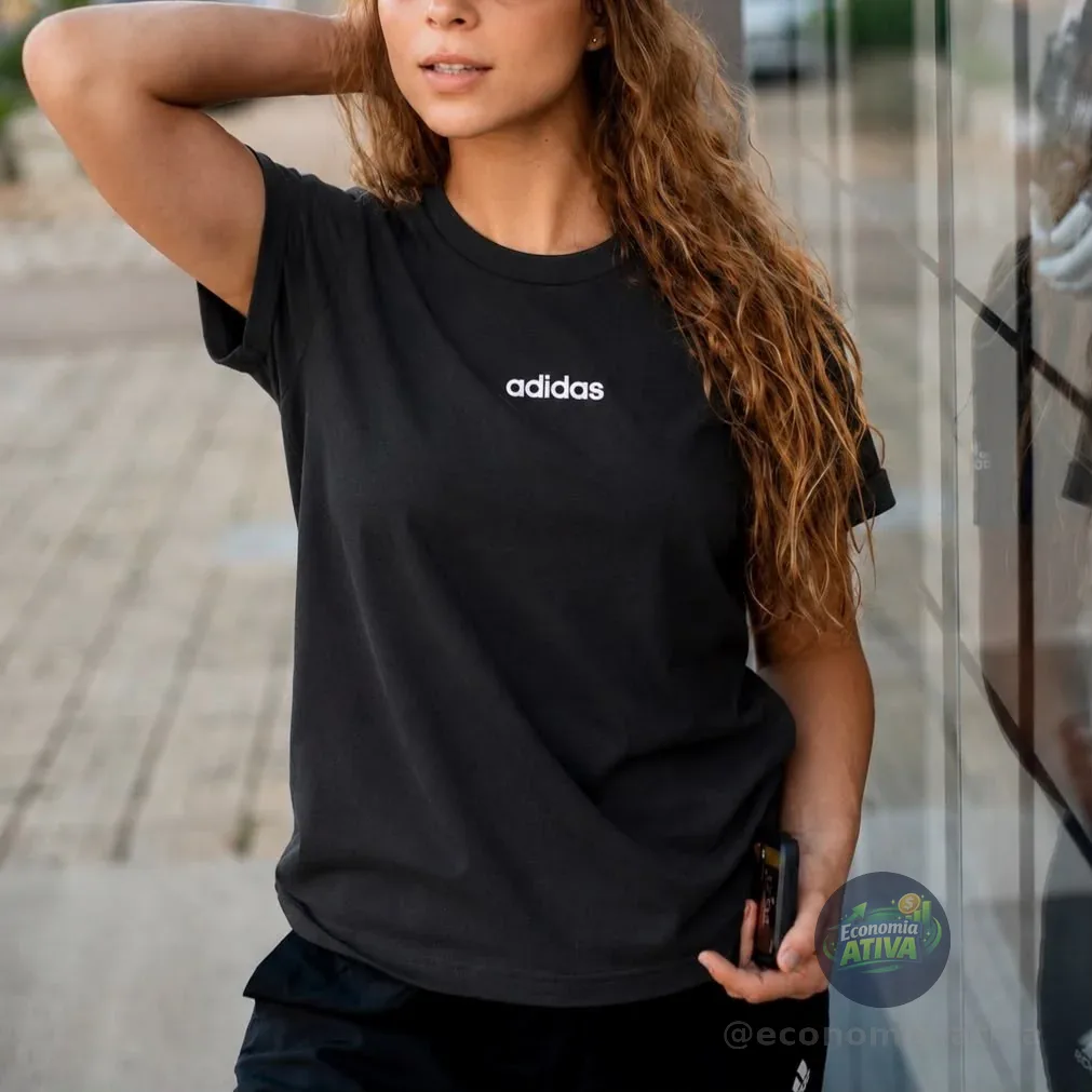 Camiseta Essentials Linear adidas
