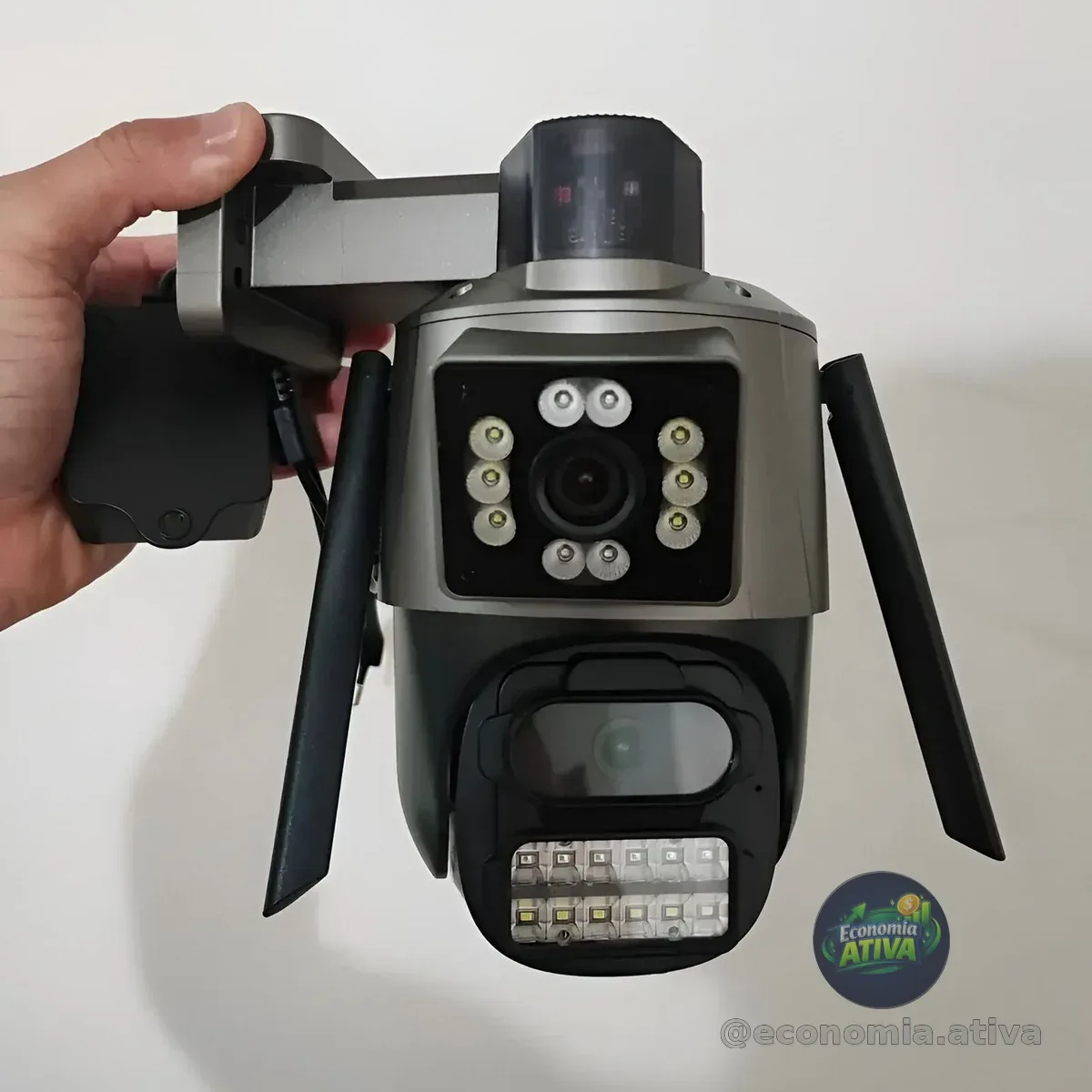 *COM VISÃO NOTURNA E SENSOR DE MOVIMENTO*