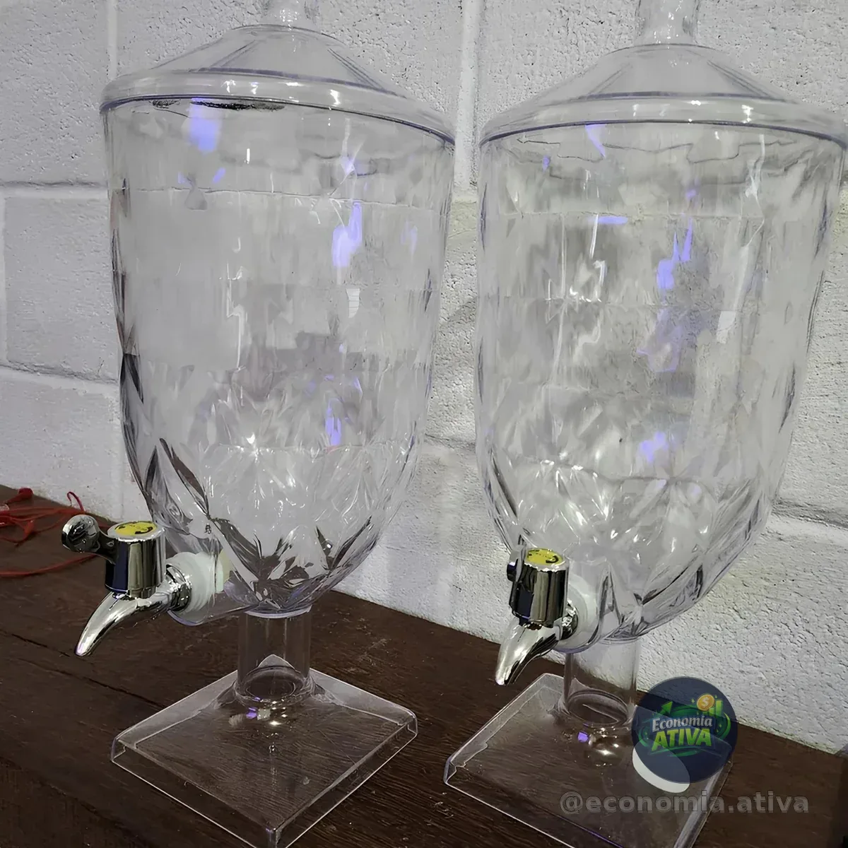 *TÔ SERVINDO SUCO IGUAL HOTEL 5 ESTRELAS*