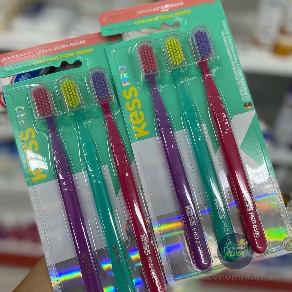 KESS Pack com 3 Escovas Dentais Pro Extra Macias