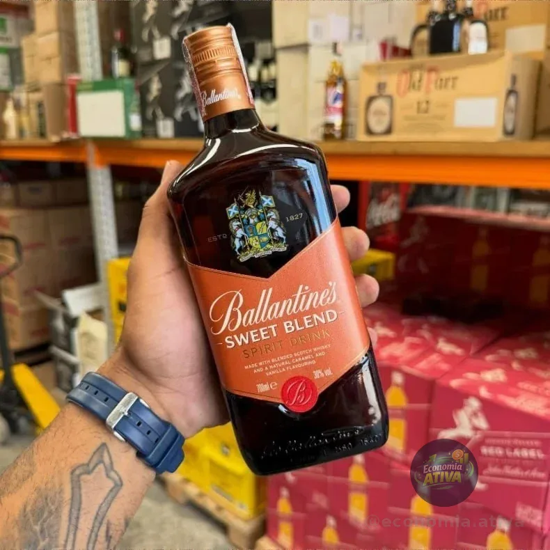 Licor Seco de Whisky Caramelo & Baunilha Ballantine's Sweet Blend Garrafa 700ml
