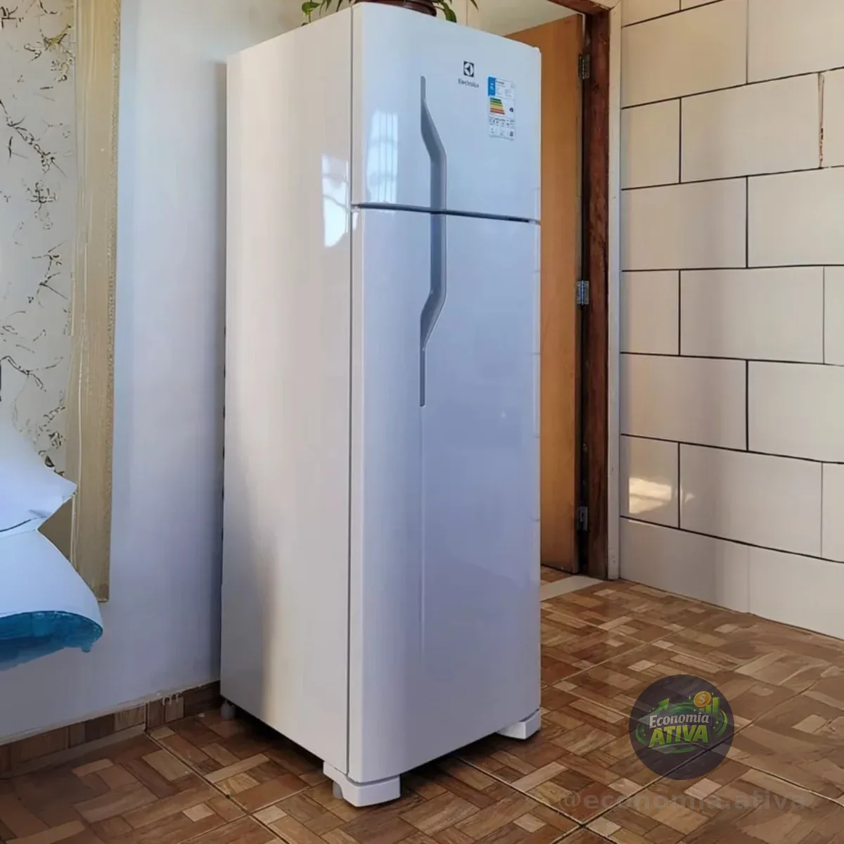 Geladeira Electrolux Cycle Defrost 260L Super Freezer Duplex Branca (DC35A) - 220 Volts