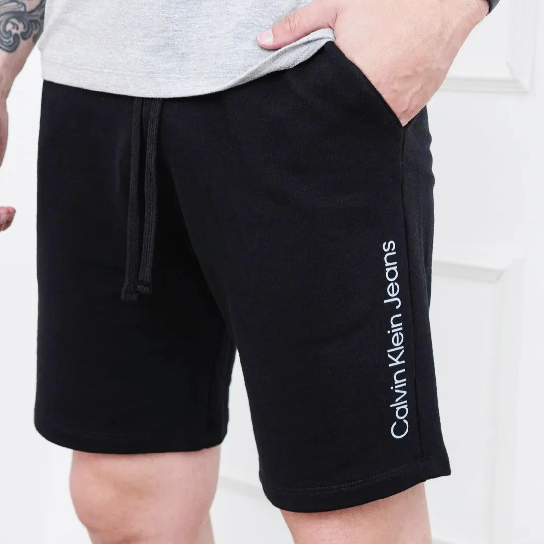 Bermuda Calvin Klein Jeans Moletom Lateral Logo Preta