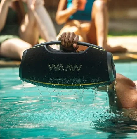 Caixa De Som Boombox Waaw By Alok Hyperboom 1000 Bluetooth À Prova D'água 180w Rms Até 12h De Autonomia Preto 127/220v