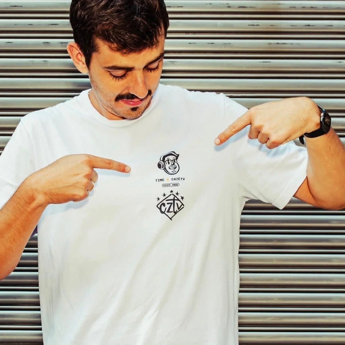 Camisa Branca Traje Cazétv