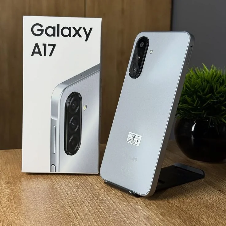 Celular Samsung Galaxy A17, 128GB, 4GB, 50MP Tela 6.7", IP54 - Cinza