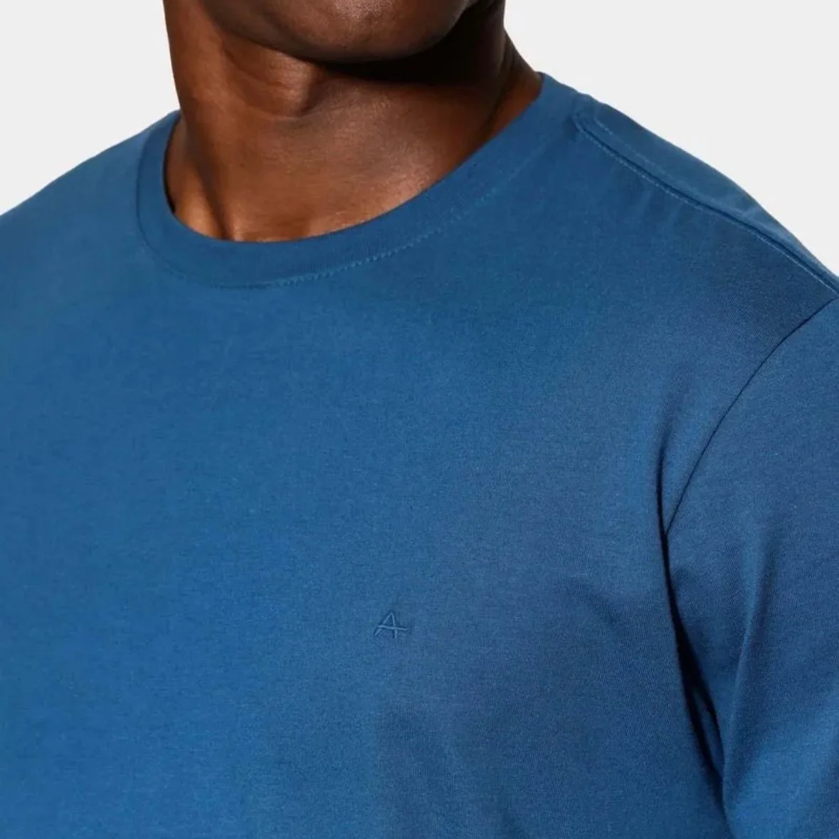 Camiseta Aramis Bordado Azul Petróleo