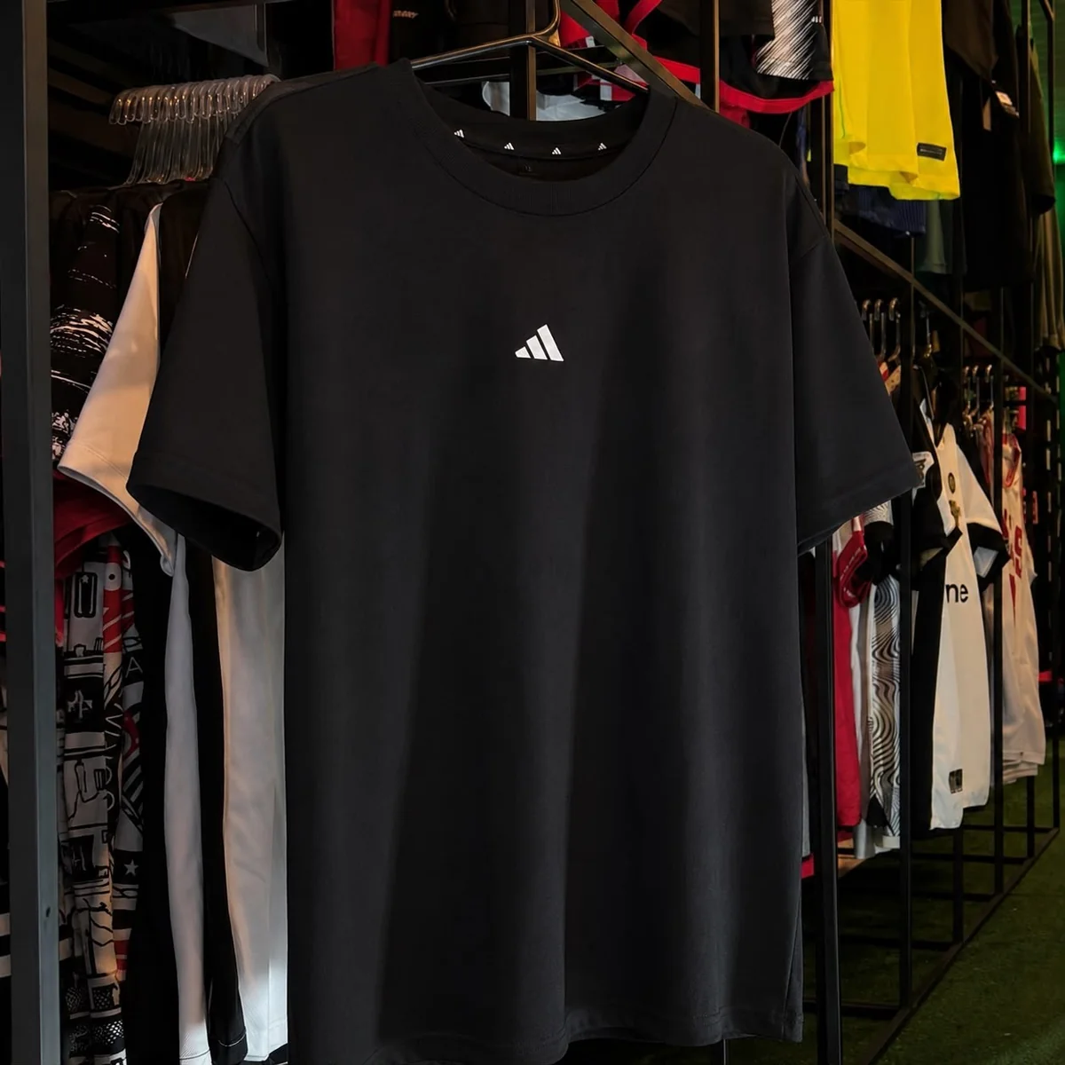 Camiseta Essentials Small Logo adidas