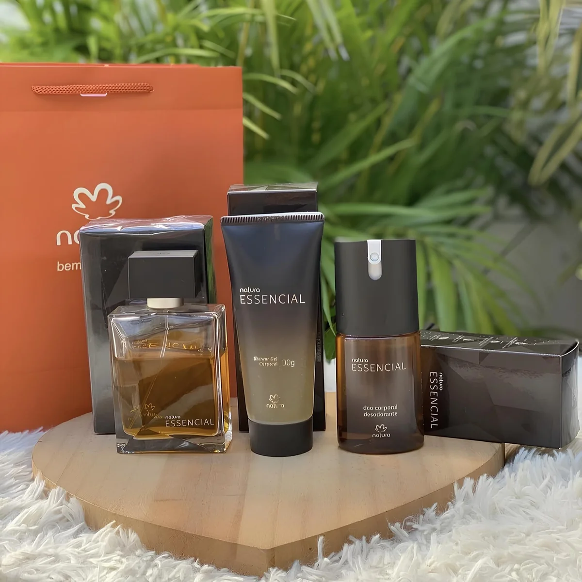 Kit Natura Essencial Clássico • Perfume 100ml • ⁠Desodorante Corporal 100ml • ⁠Shower Gel Corporal 100g