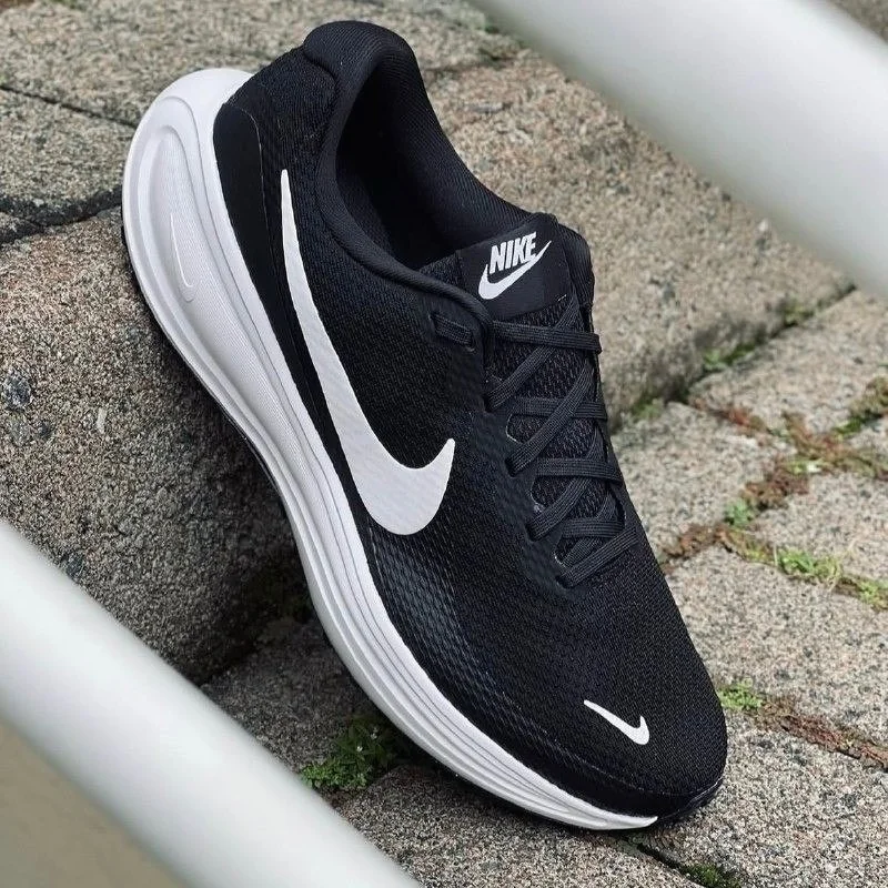 Tênis Nike Revolution 8