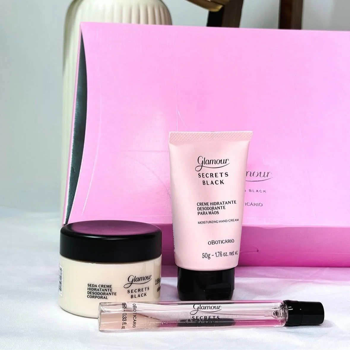 Kit Glamour Secrets Black • Creme Corporal • ⁠Creme p/ mãos • ⁠Colônia