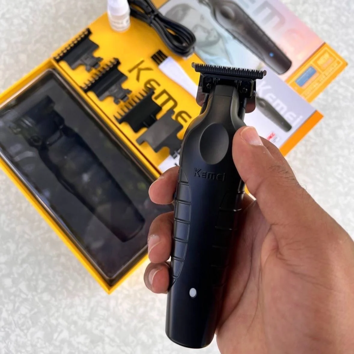Máquina De Acabamento Corta Cabelo Kemei