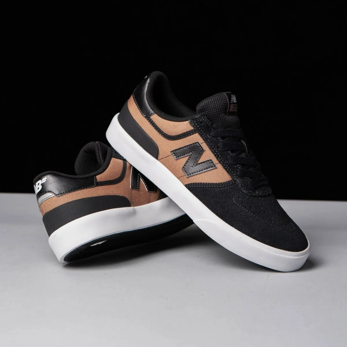 Tênis New Balance Numeric 272