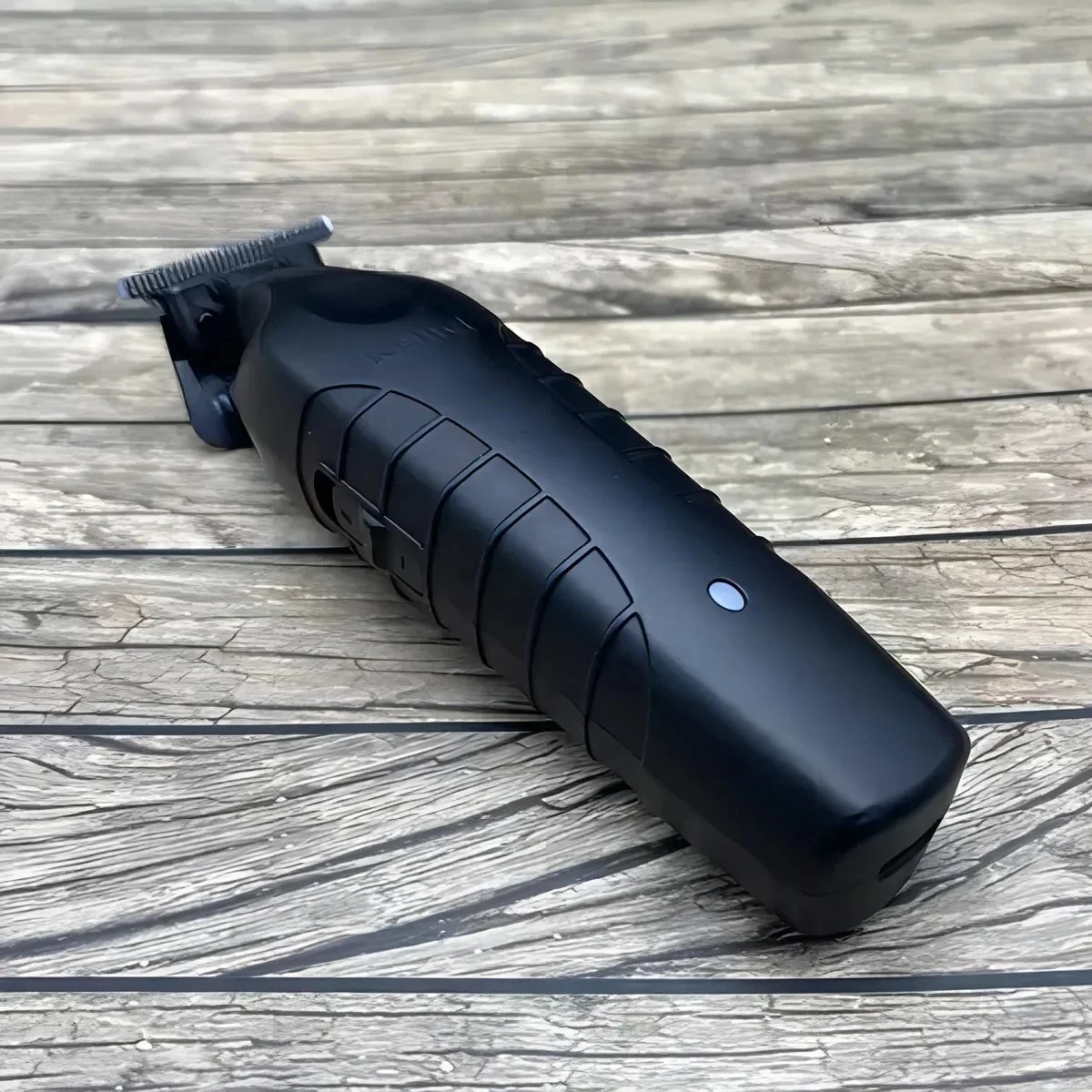 Máquina De Cortar Cabelo Kemei Km-2299 Profissional Com Carregamento Usb Preto 127/220v