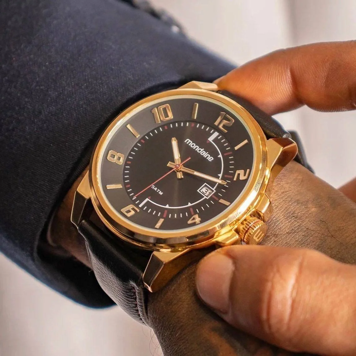 Relógio Masculino Mondaine Couro Preto Social Com Calendário Dourado