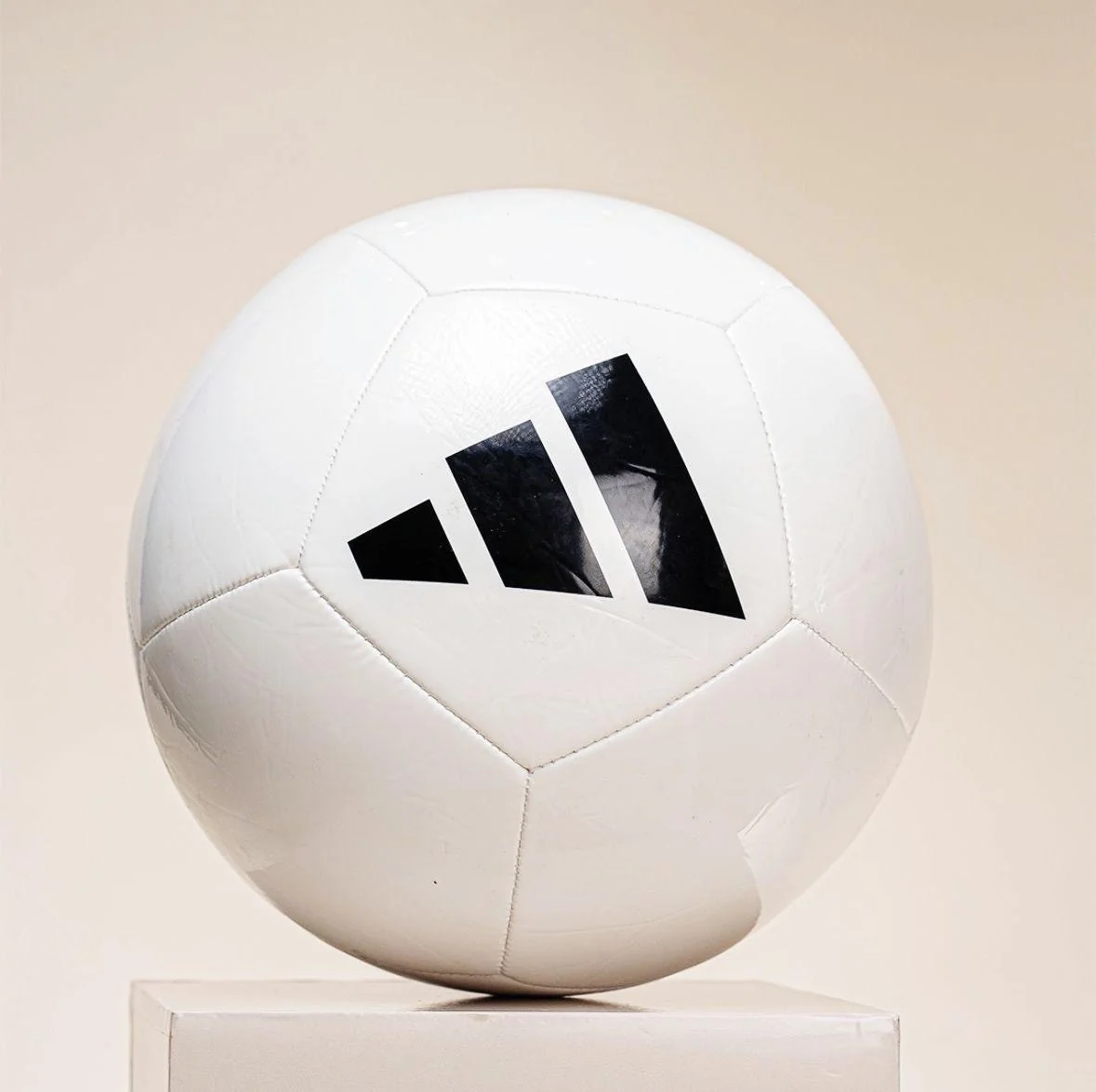 Bola de Futebol Campo Adidas Adiversal