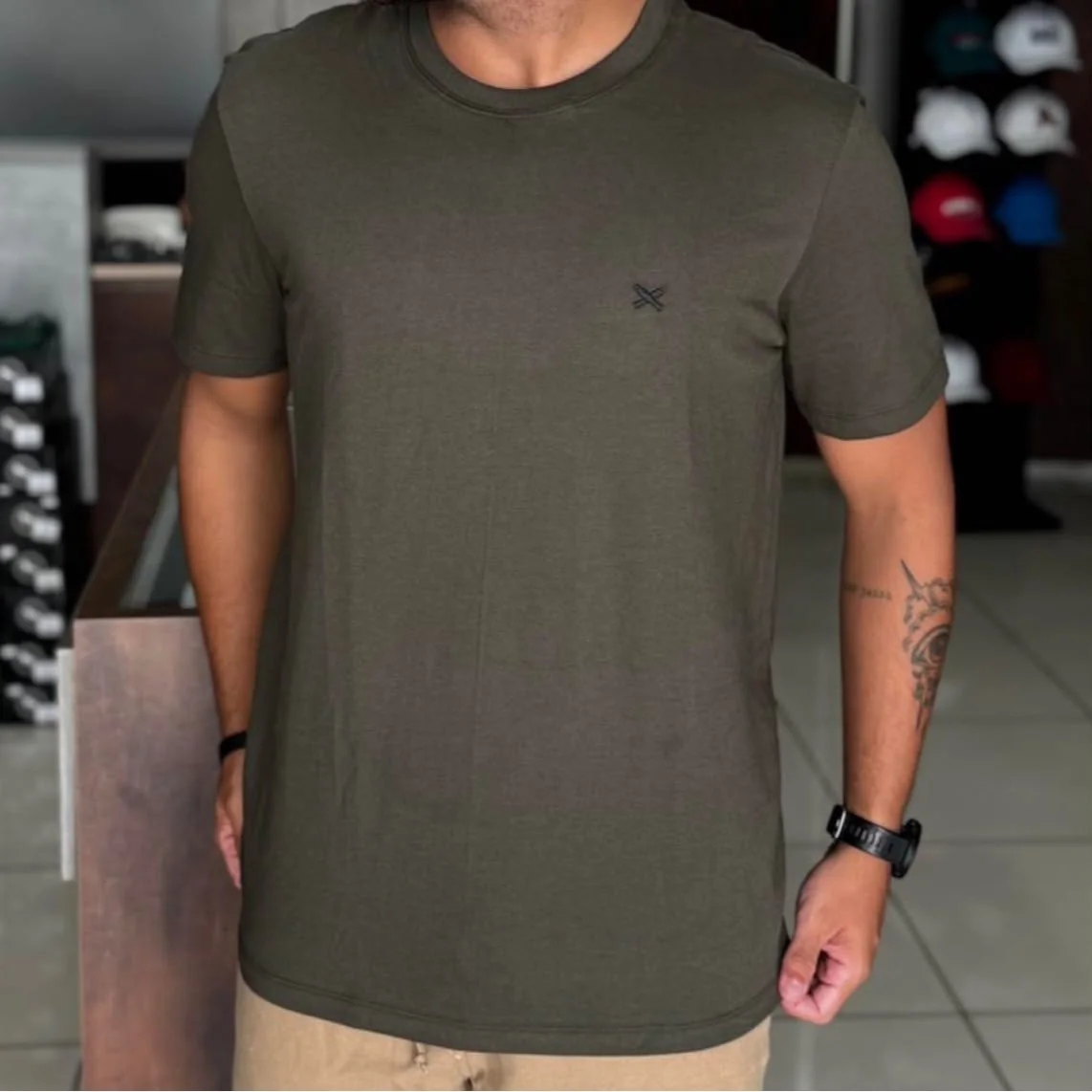 Camiseta Hering World bordado