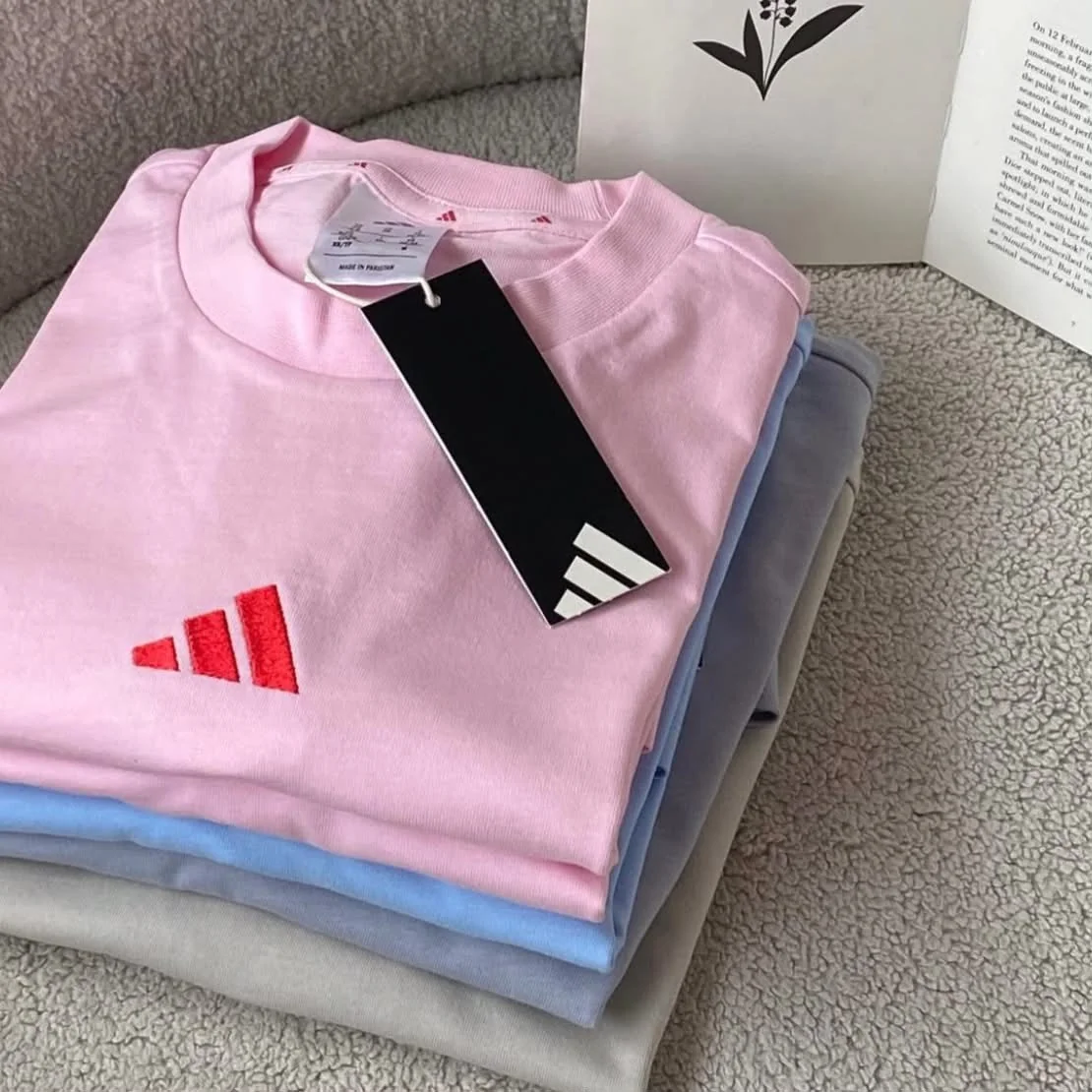 Camiseta Baby Look Essentials Três Listras Slim Adidas