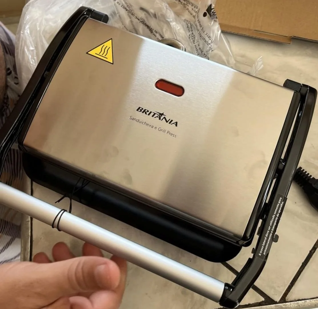Sanduicheira/Grill Britânia Press BGR27I 2 em 1 Prata 850W - 220V