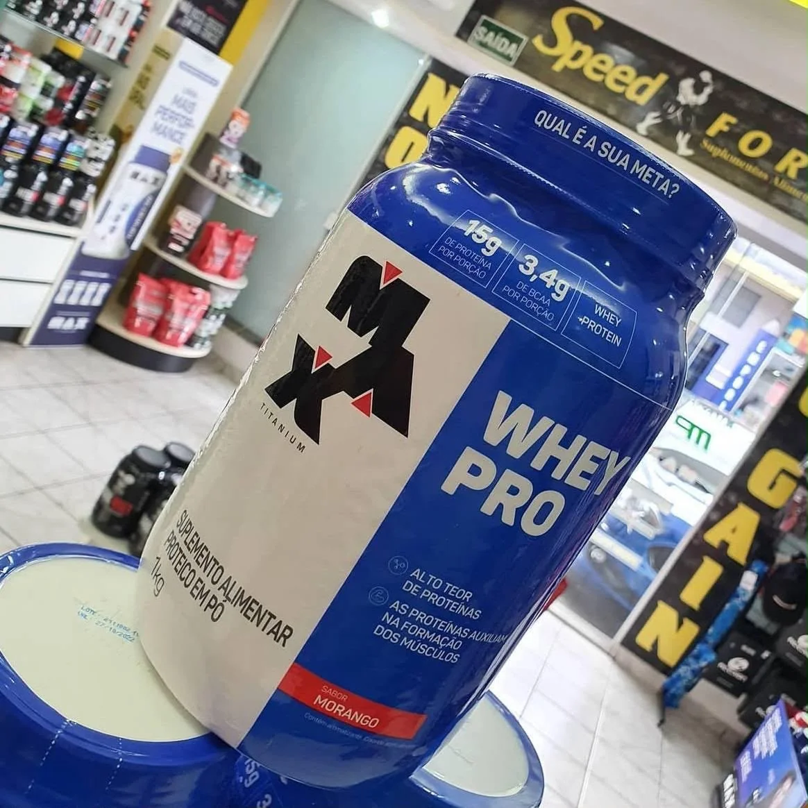 Whey Pro Pote 1kg Sabor Morango Max Titanium
